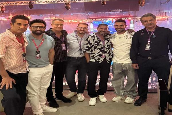 هاني فرحات وسط النجوم ببطولة العالم للملاكمة
