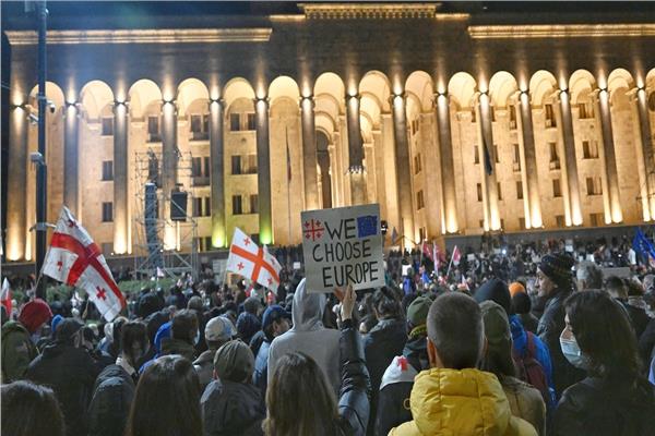 الاحتجاجات أمام البرلمان في العاصمة الجورجية تبليسي