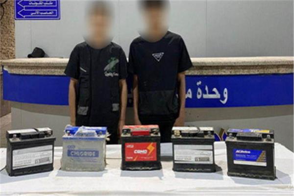 المتهمين وبحوزتهما المضبوطات