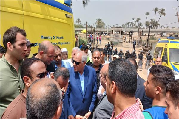 محافظي الجيزة والمنوفية يتفقدان موقع حادث معدية أبو غالب