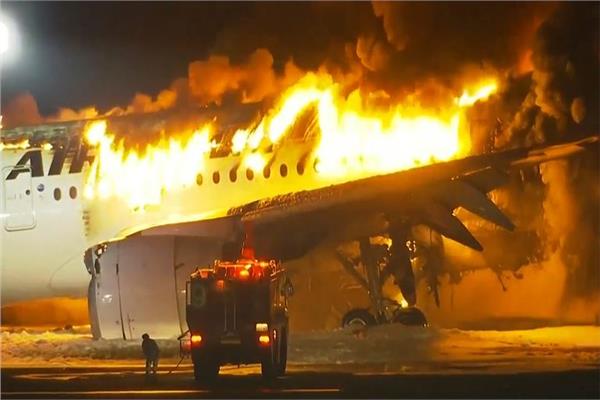 اشتعال النيران في طائرة