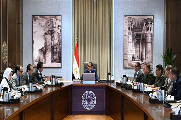 رئيس الوزراء يتابع موقف تنفيذ المرحلة الثانية