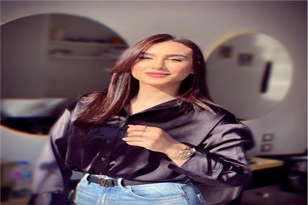 الفنانة هلا السعيد