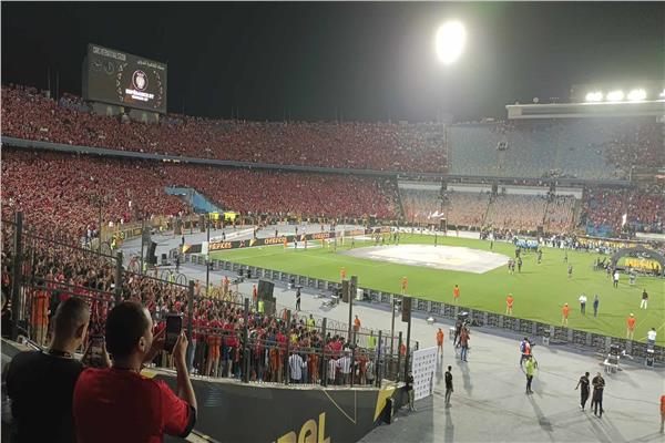 جماهير الأهلي تحتفل باللاعبين 