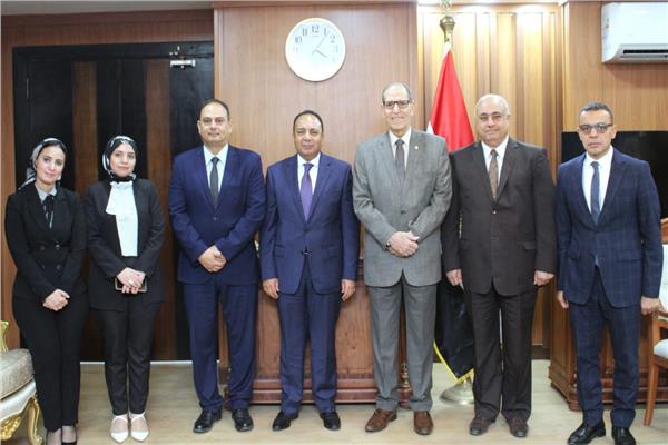 رئيس هيئة النيابة الإدارية خلال لقائه وفد وزارة التخطيط والتنمية الاقتصادية