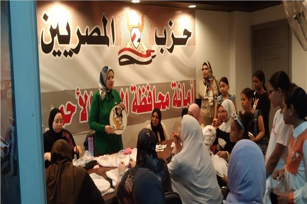 دورات تدريبية لتعليم السيدات «فنون التطريز وإعادة تطوير الملابس»