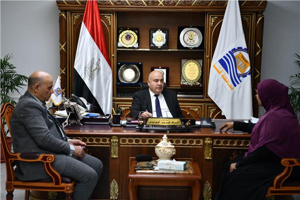 محافظ قنا 