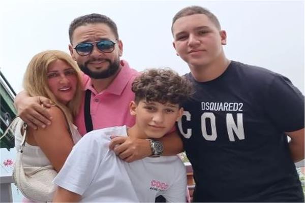 الفنان أحمد رزق وأسرته
