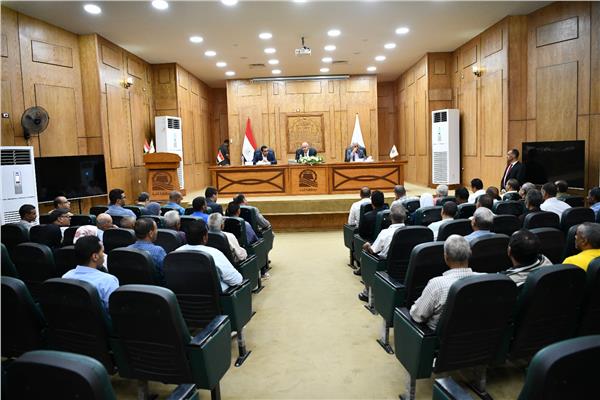 اللواء أشرف الداودي محافظ قنا