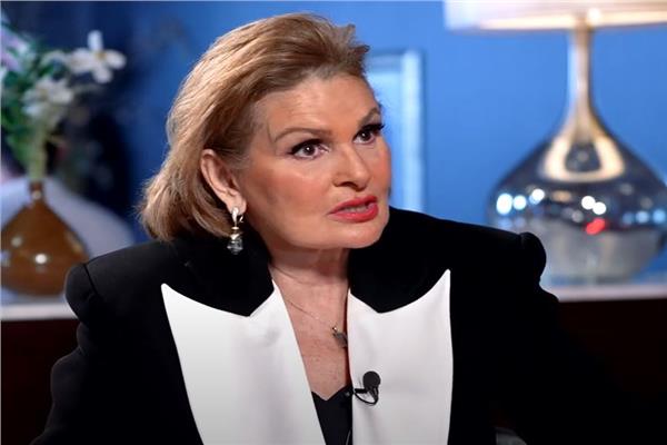 الفنانة يسرا 