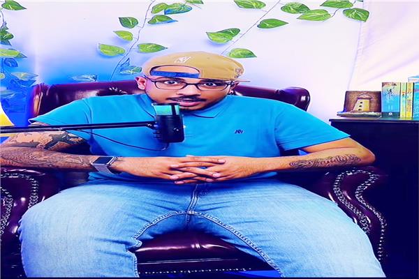 السفاح داخل الاستوديو الخاص به