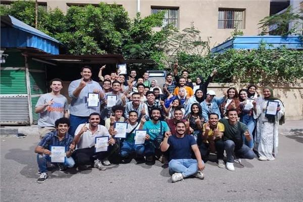طلاب فريق المسرح بآداب طنطا