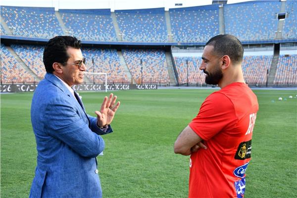 الدكتور أشرف صبحي وزير الشباب والرياضة ومحمد صلاح