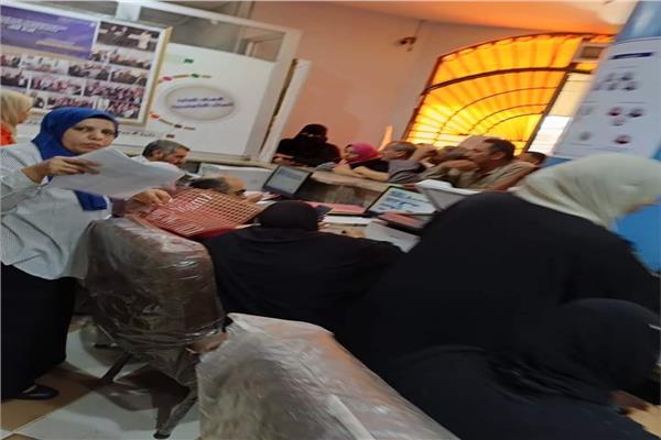 المواطنين تقدم طلبات التصالح داخل احد المراكز التكنولوجية بالشرقية
