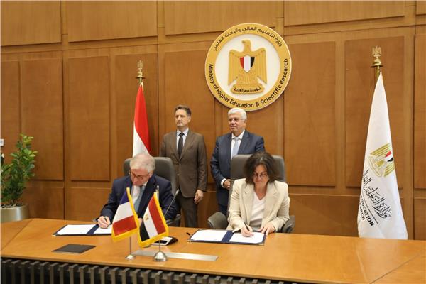 وزير التعليم العالي يشهد توقيع الاتفاق بين الجامعتين
