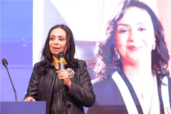 جانب من لحظة مايا مرسي بجائزة الإنجاز المؤسسي