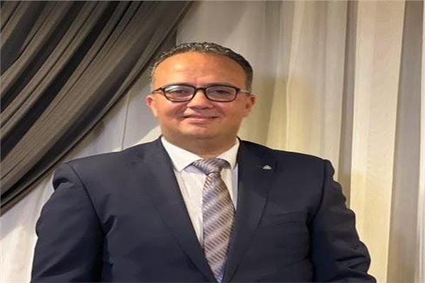  الخبير المصرفي هاني حافظ 