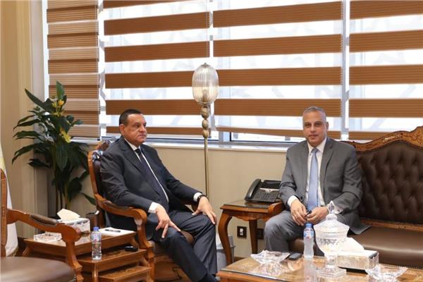  وزير التنمية المحلية  مع محافظ سوهاج
