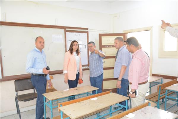 نائب محافظ البحيرة خلال تفقدها لجان امتحانات الثانوية العامة