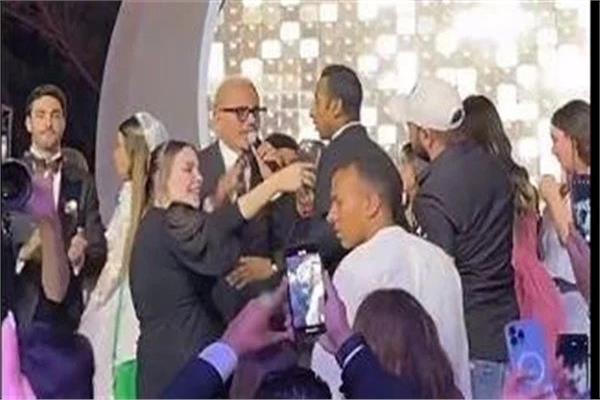 صور من واقعة صفع الفنان عمرو الدياب الشاب محمد سعد أسامة