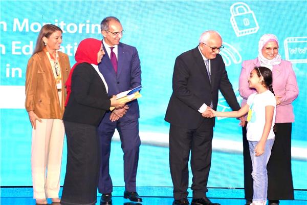 وزيرا التربية والتعليم والاتصالات وتكنولوجيا المعلومات