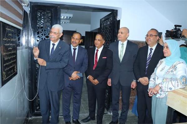 رئيس جامعة المنوفية خلال الجولة 