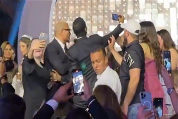 الفنان عمرو دياب