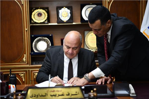 اللواء أشرف الداودى محافظ قنا
