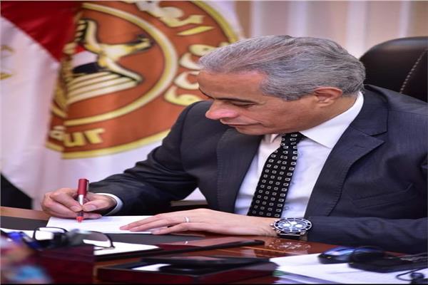 حسن شحاتة وزير العمل