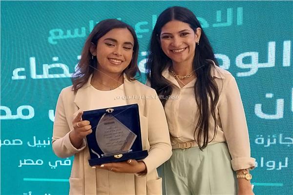 كرمة الصعيدي مع الصحفية أمنية شاكر