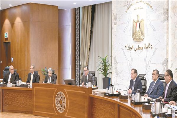 د. مصطفى مدبولى خلال اجتماع مناقشة توطين صناعة الرقائق الإلكترونية