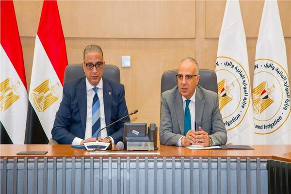 وزير الموارد المائية والرى ومحافظ الفيوم 