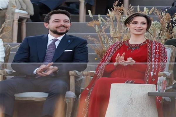 إطلالة مميزة وساحرة للأميرة رجوة الحسين 