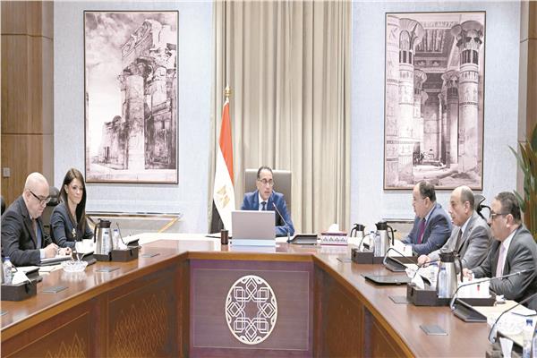 د. مصطفى مدبولي خلال مناقشة اقتراح لإنشاء برج «فوربس» العالمى بالعاصمة الإدارية