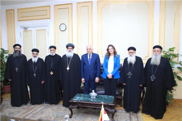 محافظ الجيزة يستقبل وفود الكنائس 