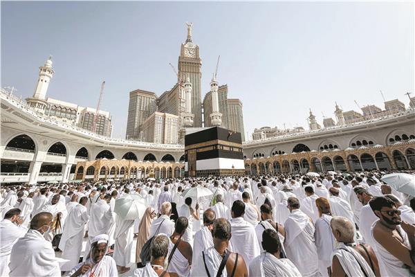 حجاج بيت الله الحرام يستعدون للصعود إلى عرفات