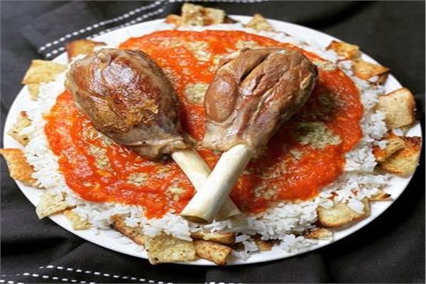  فتة لحمة الموزة بالخل والثوم