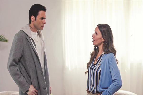 لقطه من مسلسل دواعى السفر