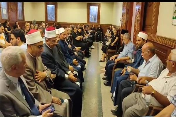 وفد الأزهر الشريف أثناء تقديم واجب العزاء في وفاة شيخ كهنة وقساوسة الغربية
