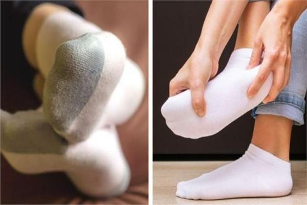 حيلة سريعة لتنظيف الجوارب البيضاء