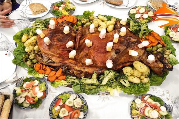  لحم الخروف المحشي بالأعشاب والمكسرات