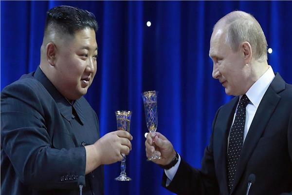 الرئيس الروسي فلاديمير بوتين ونظيره الكوري كيم جونج أون - أرشيفية 