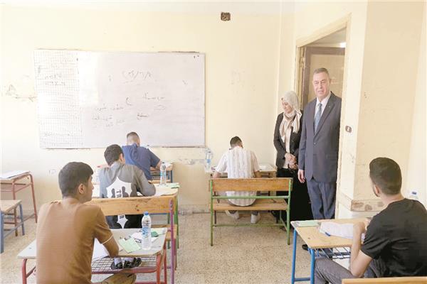 طلاب الثانوية العامة يدخلون اليوم اختبار اللغة الثانية