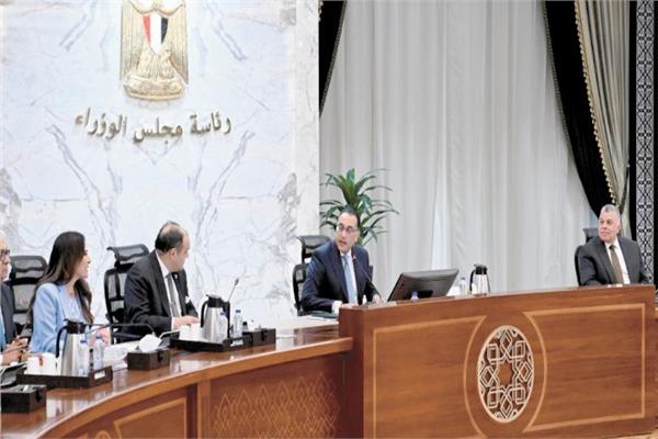 مدبولى يجتمع مع غرفة التجارة والصناعة الفرنسية