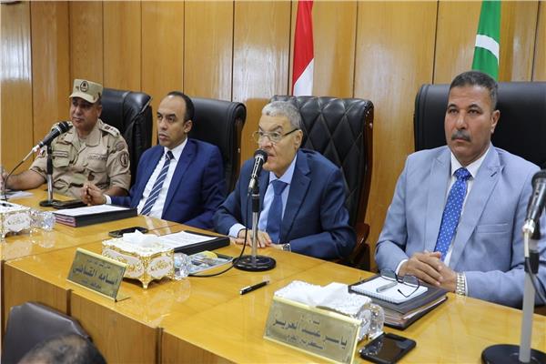 محافظ المنيا يترأس اجتماع المجلس التنفيذي للملفات التنموية والخدمية