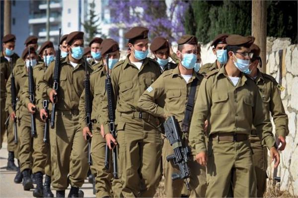 تجنيد طلاب المدارس المتشددة بالجيش