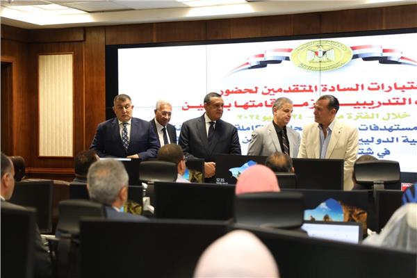 وزير التنمية المحلية