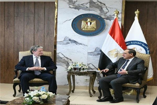 صورة موضوعية للقاء  