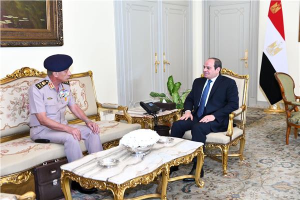 الرئيس السيسي يستقبل وزير الدفاع