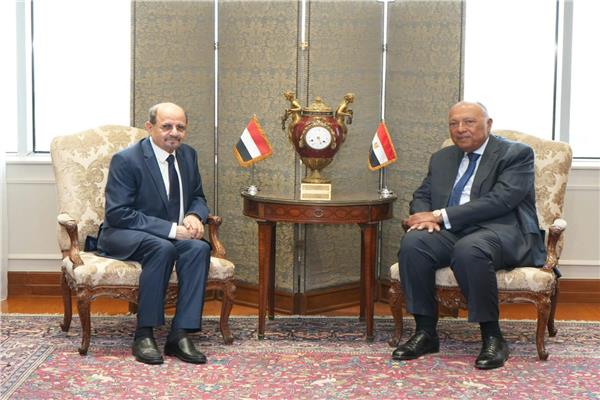 الوزير سامح شكري ونظيره اليمني  شائع محسن الزنداني